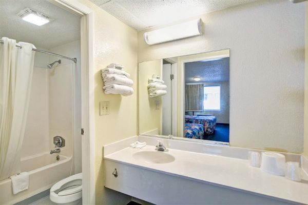MOTEL 6 PINEHURST - ABERDEEN NC (Aberdeen)